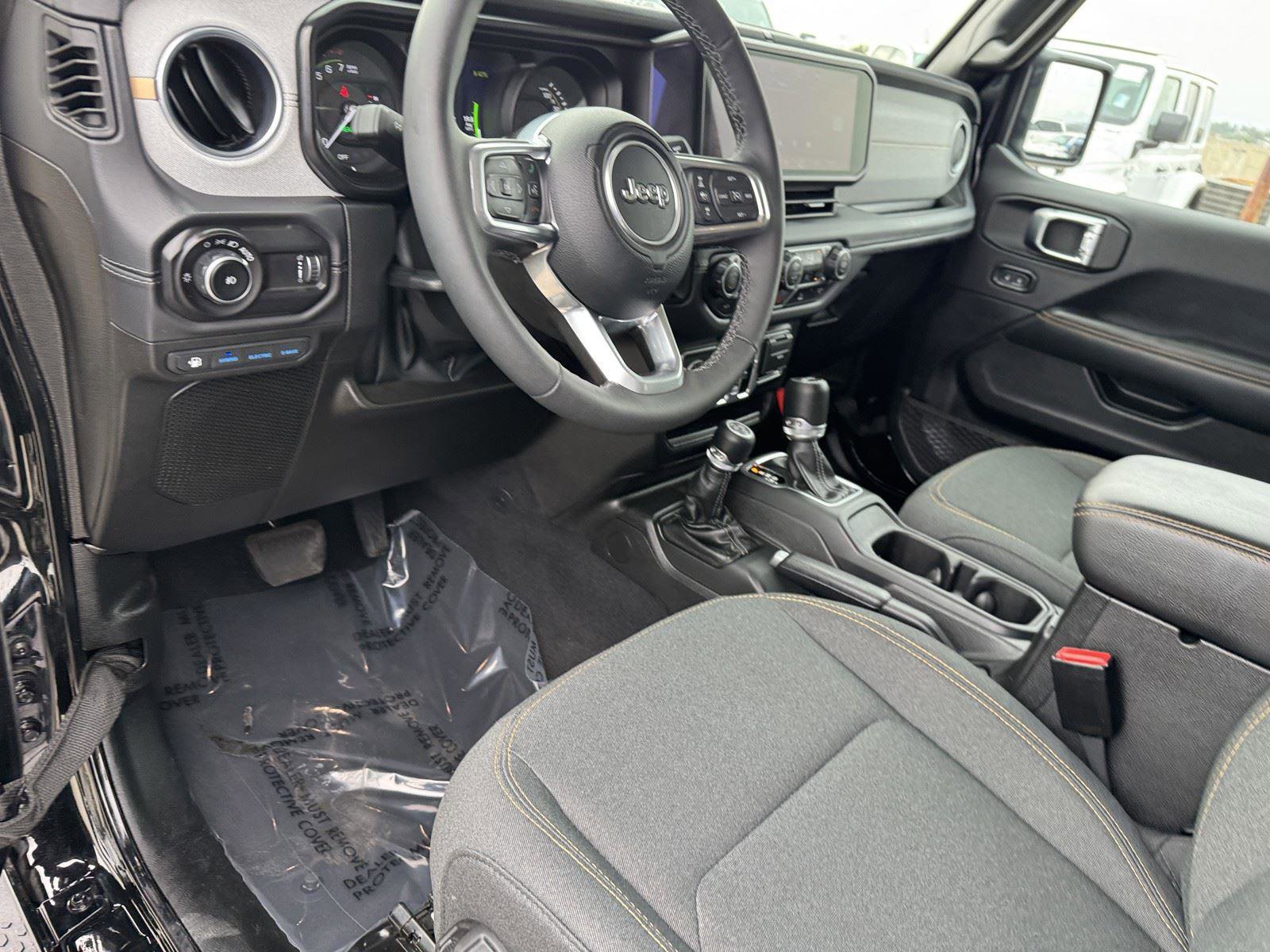 Certified 2025 Jeep Wrangler Sahara image 14