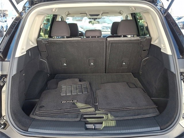 Used 2023 Nissan Rogue SV image 29