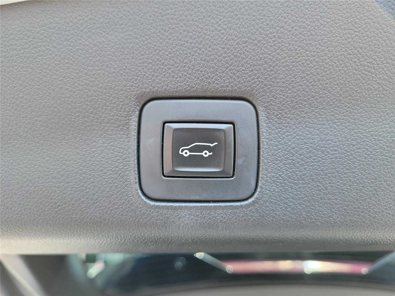 Used 2021 Chevrolet TrailBlazer RS w/ Sun and Liftgate Package FWD image 10