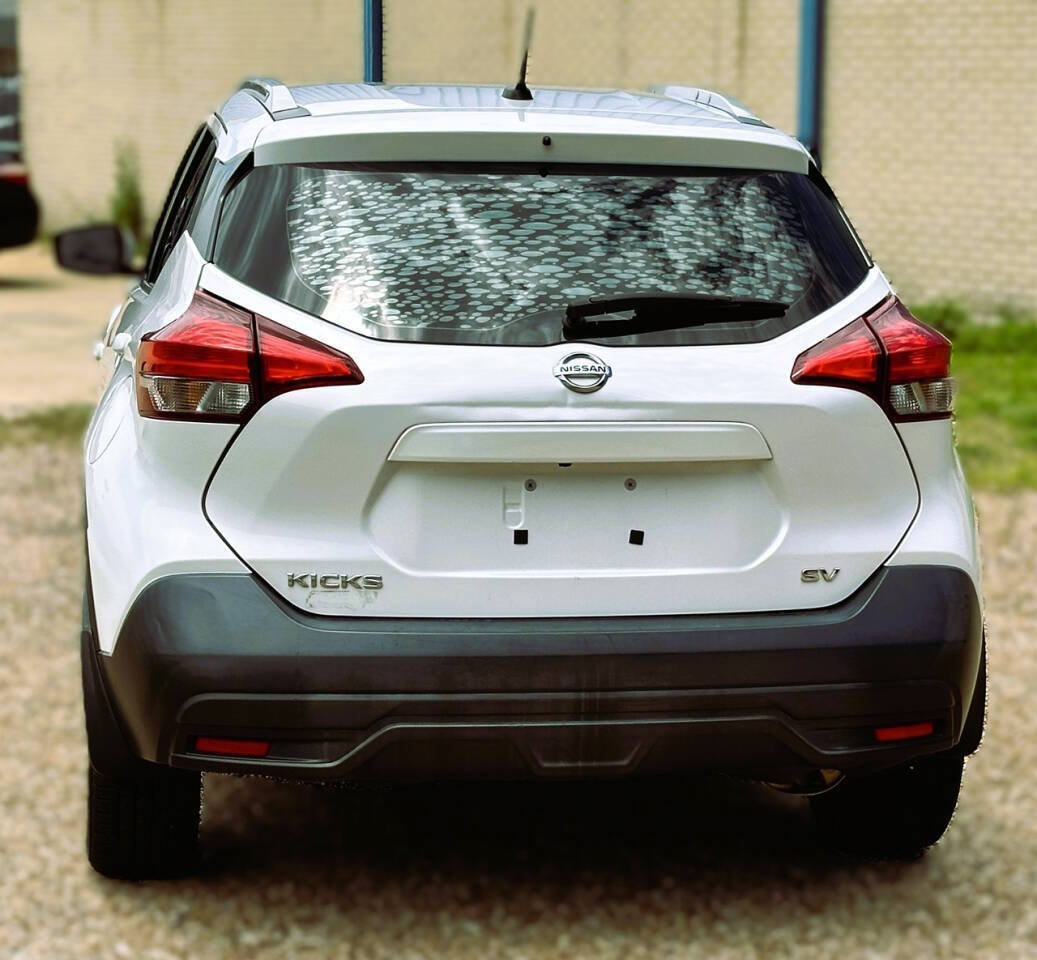 Used 2019 Nissan Kicks SV FWD image 14