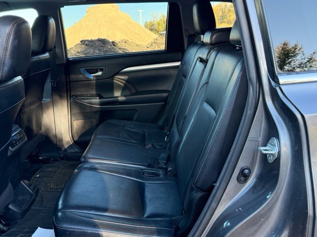 Used 2018 Toyota Highlander XLE AWD/4WD image 15