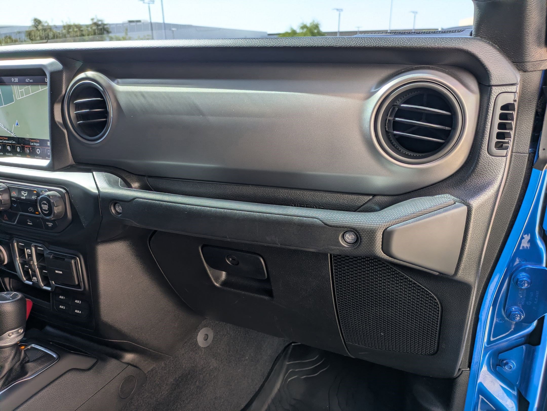 Used 2021 Jeep Gladiator Willys AWD/4WD image 29