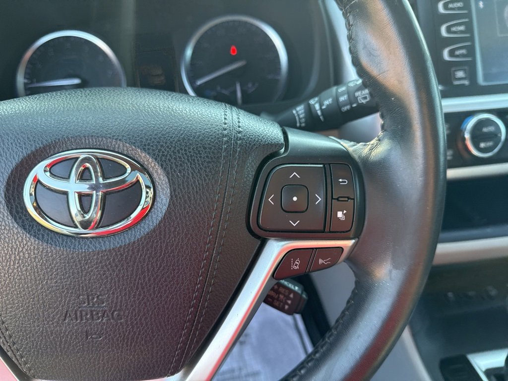 Used 2019 Toyota Highlander Limited image 16