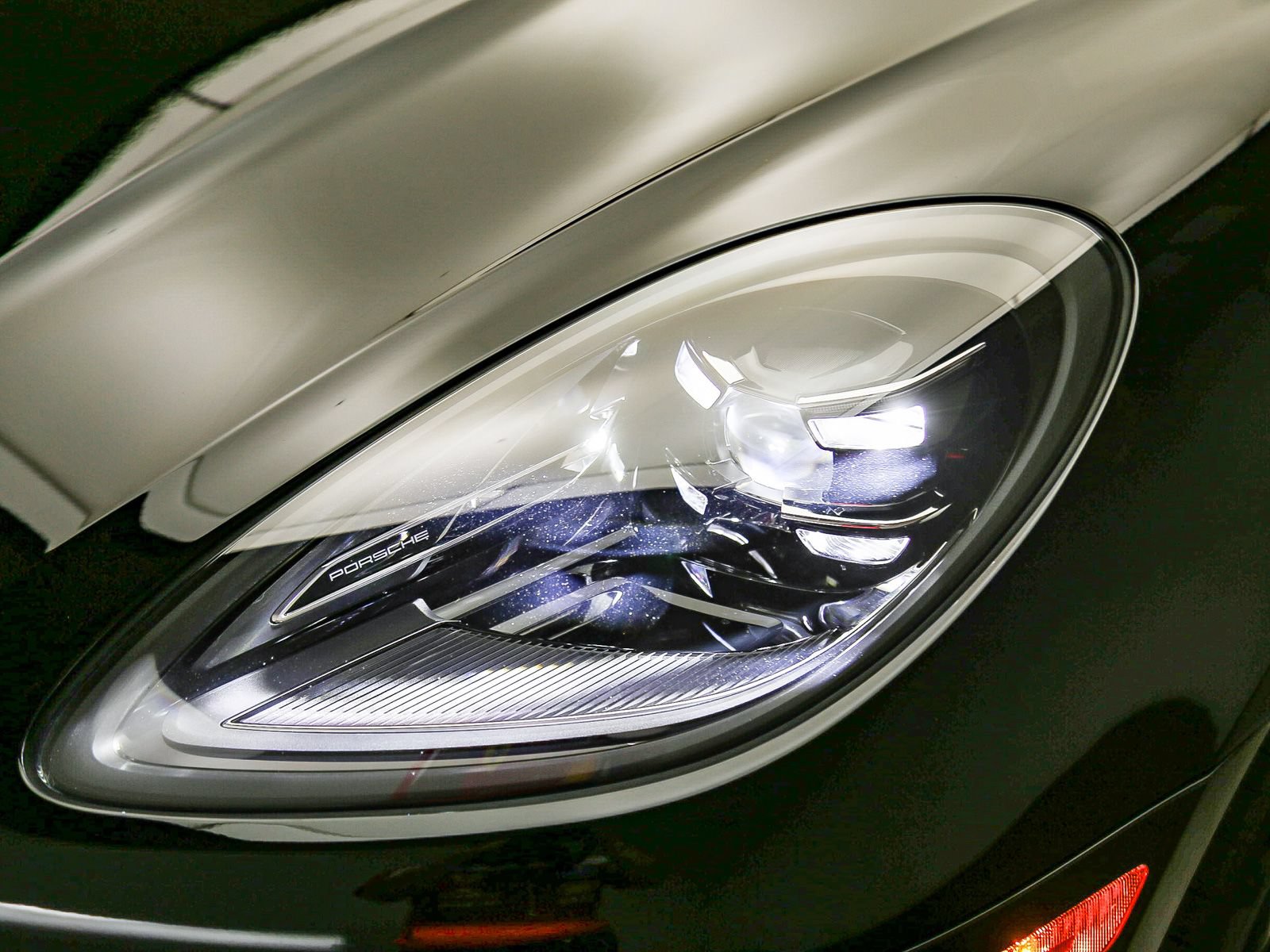 Certified 2026 Porsche Macan AWD/4WD image 11
