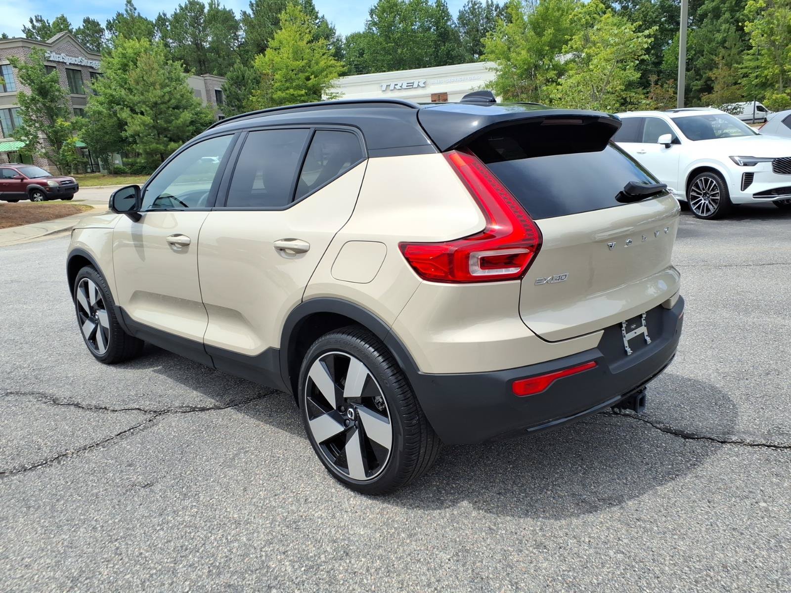 Certified 2025 Volvo EX40 Ultra AWD/4WD image 7