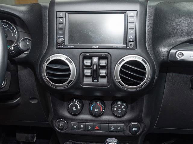 Used 2018 Jeep Wrangler Unlimited Rubicon w/ Cold Weather Group image 12
