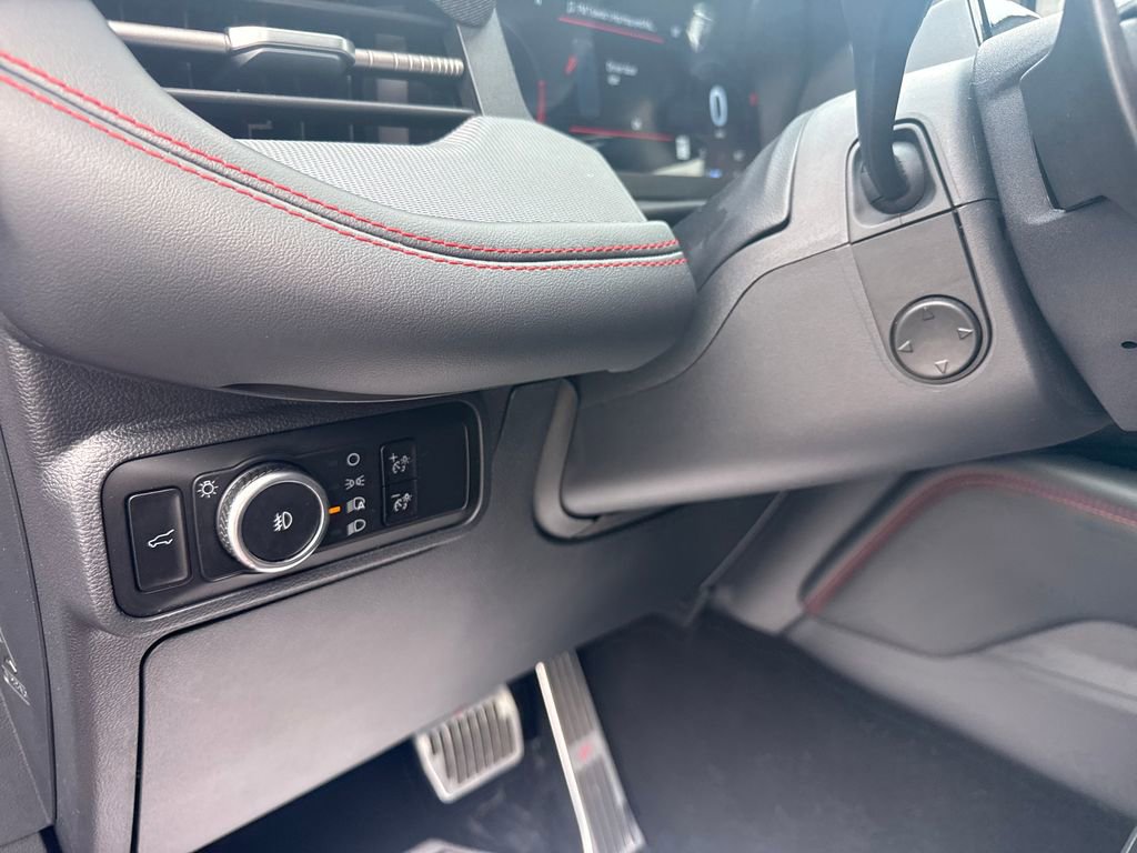 Used 2025 Ford Explorer ST image 30