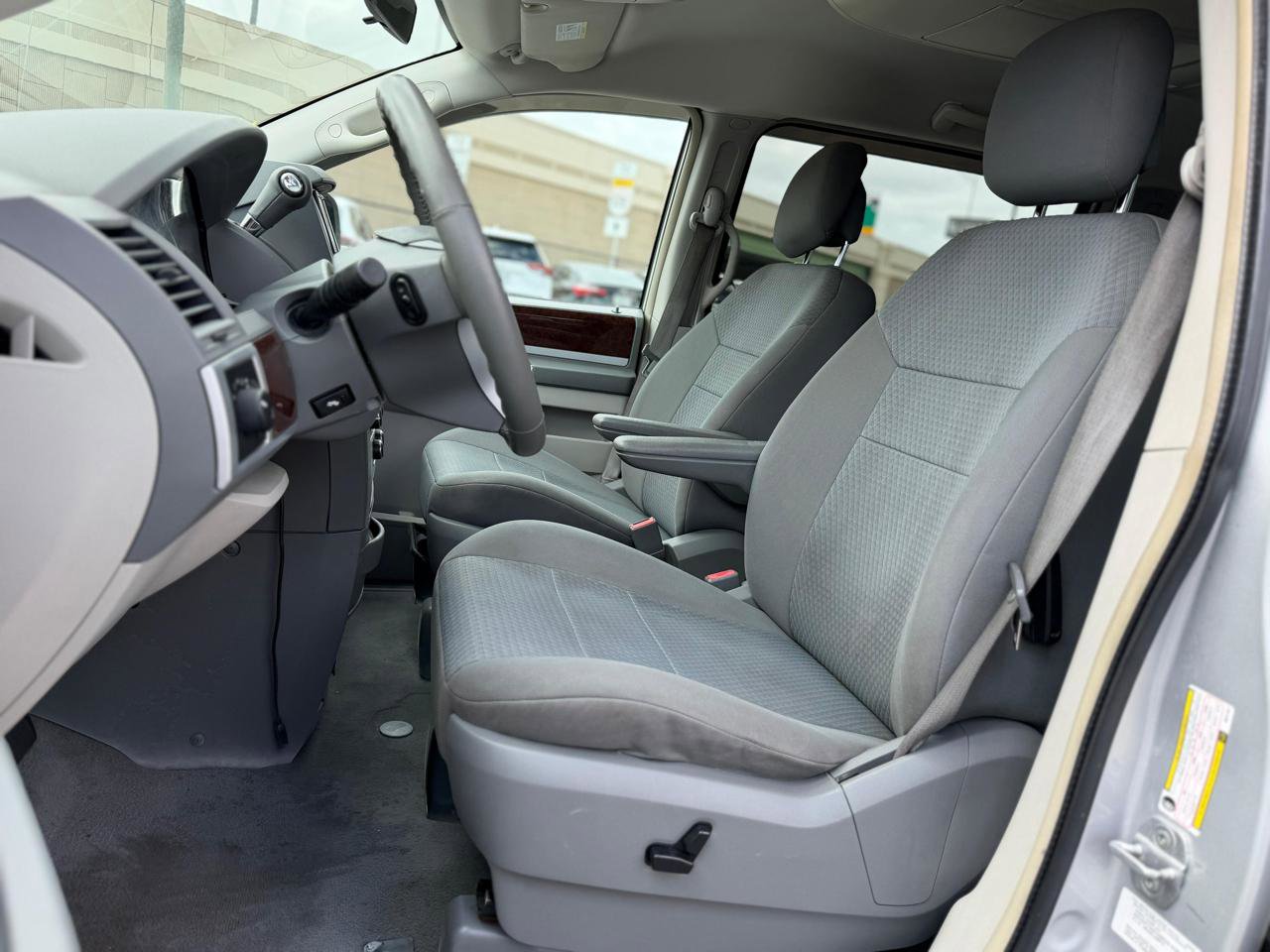 Used 2010 Chrysler Town & Country Touring FWD image 14
