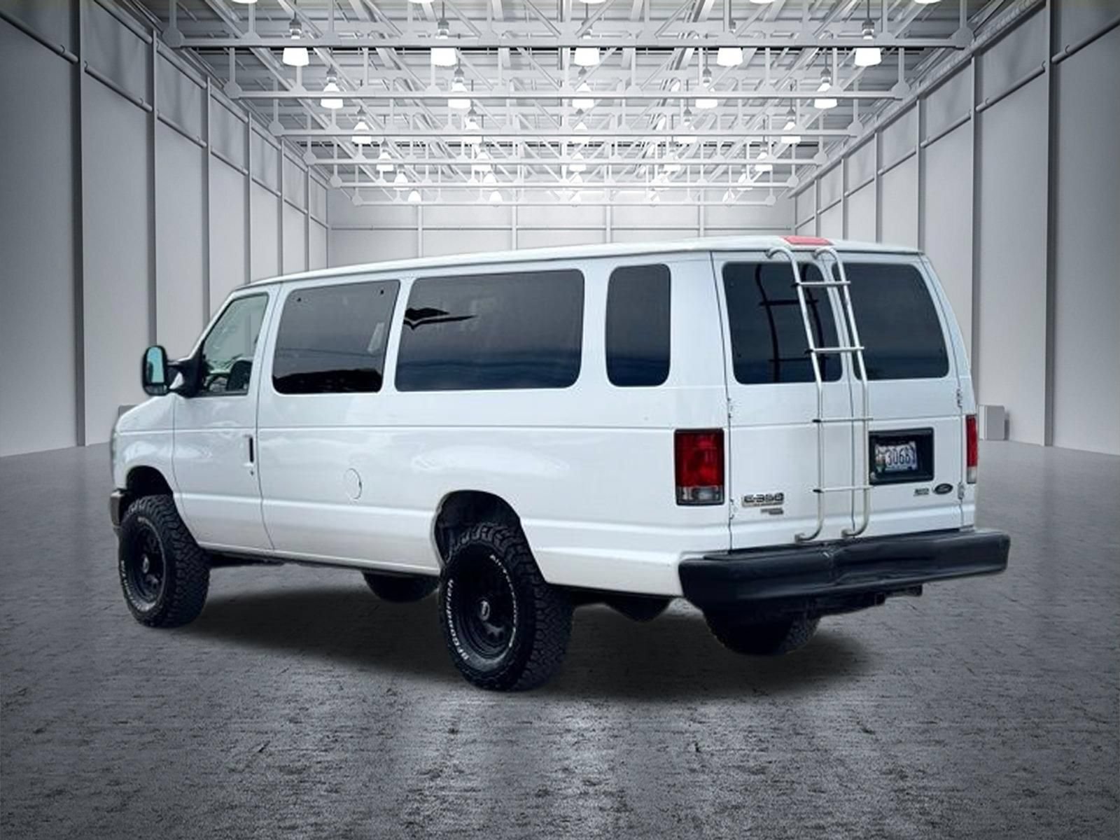Used 2014 Ford E-350 and Econoline 350 XLT RWD image 10
