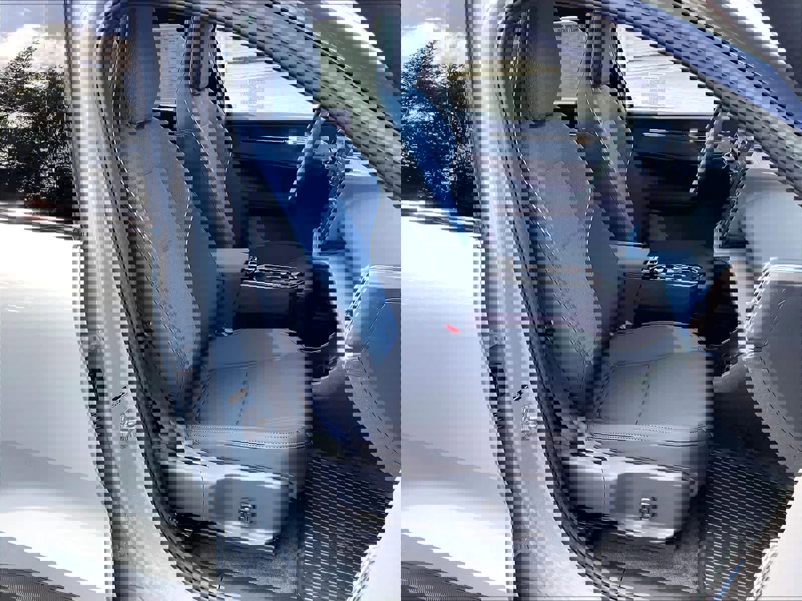 New 2026 Volvo EX30 Plus w/ Protection Package RWD image 31