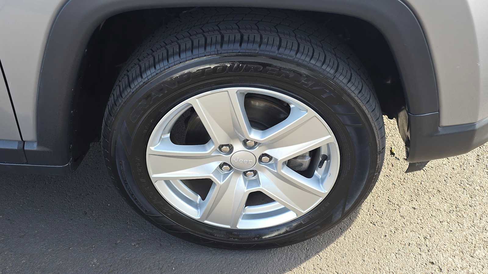 Used 2022 Jeep Compass Latitude AWD/4WD image 9