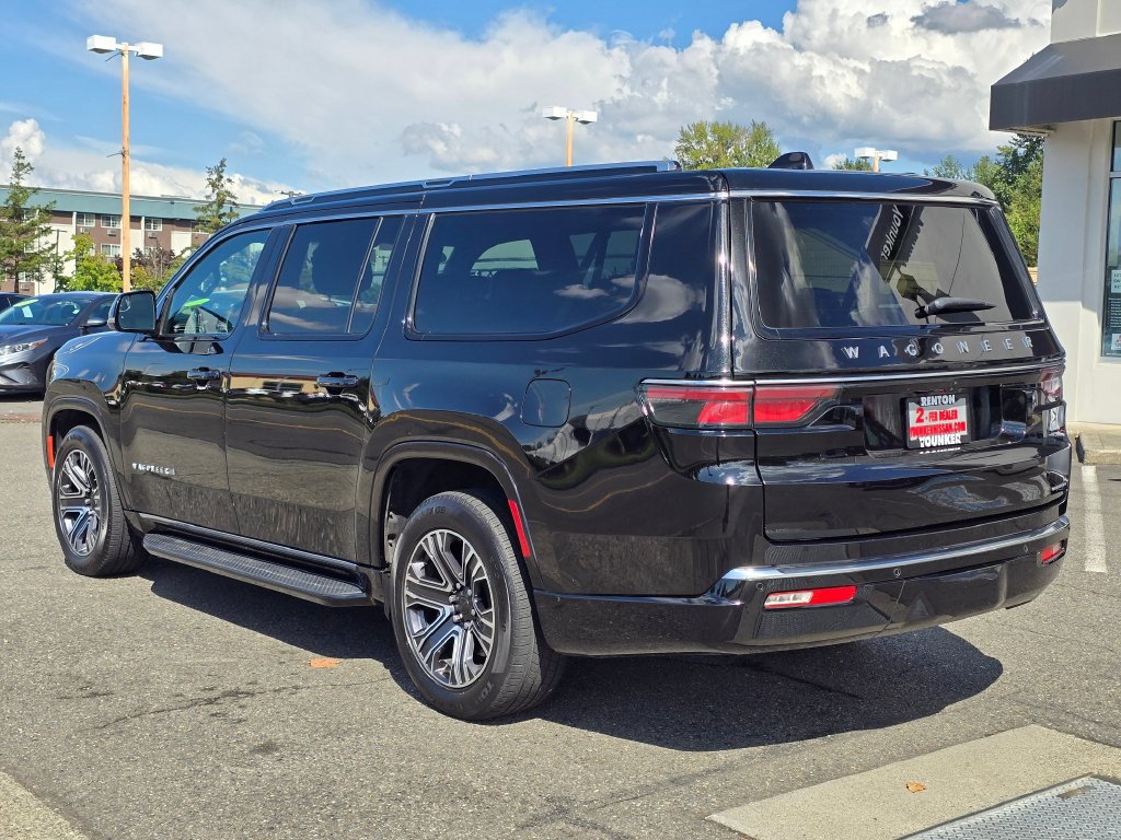 Used 2024 Jeep Wagoneer L Series II AWD/4WD image 3