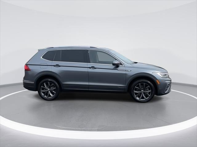 Certified 2022 Volkswagen Tiguan SE w/ Panoramic Sunroof Package image 9