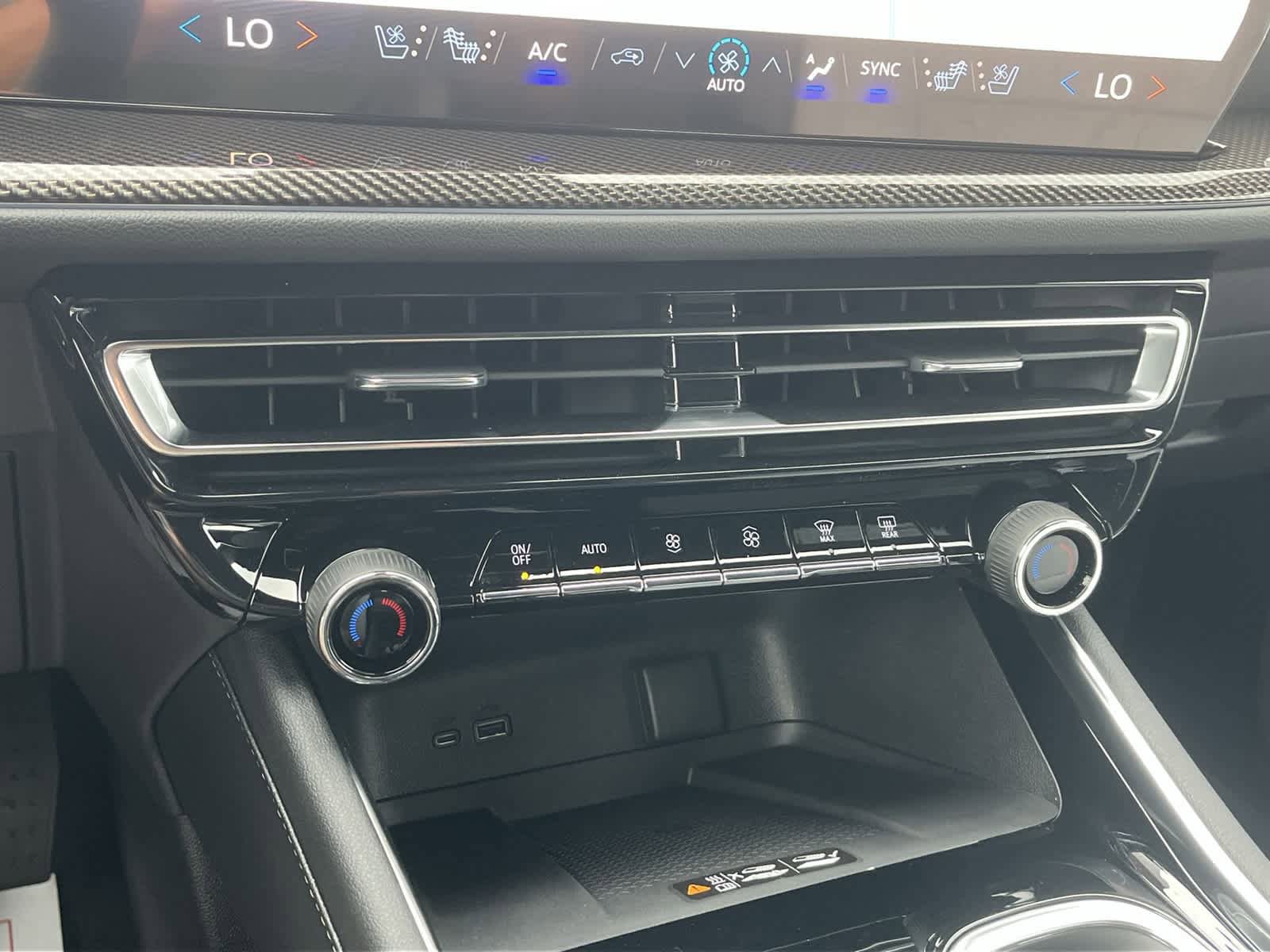 New 2025 Chevrolet Traverse High Country FWD image 18