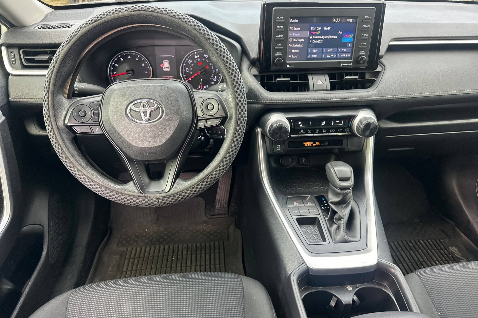 Used 2020 Toyota RAV4 LE w/ Carpet Mat Package FWD image 16