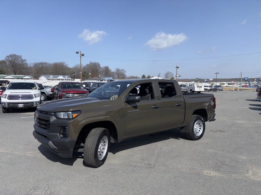 Used 2024 Chevrolet Colorado W/T image 2