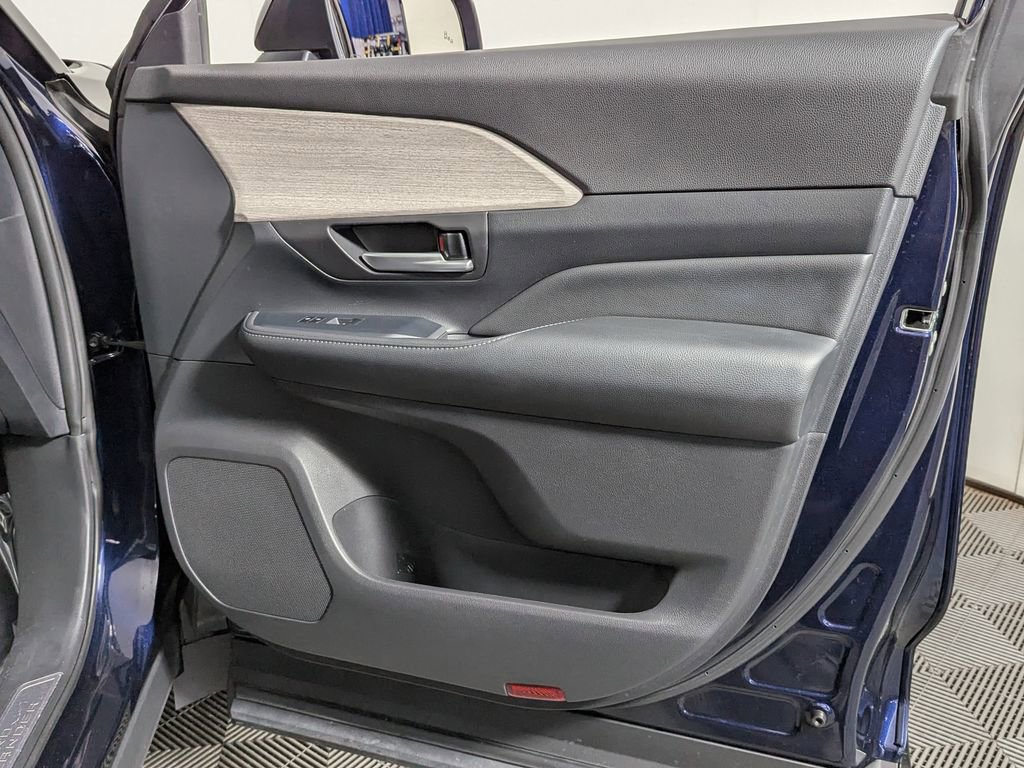 Used 2024 Toyota Grand Highlander Limited image 38