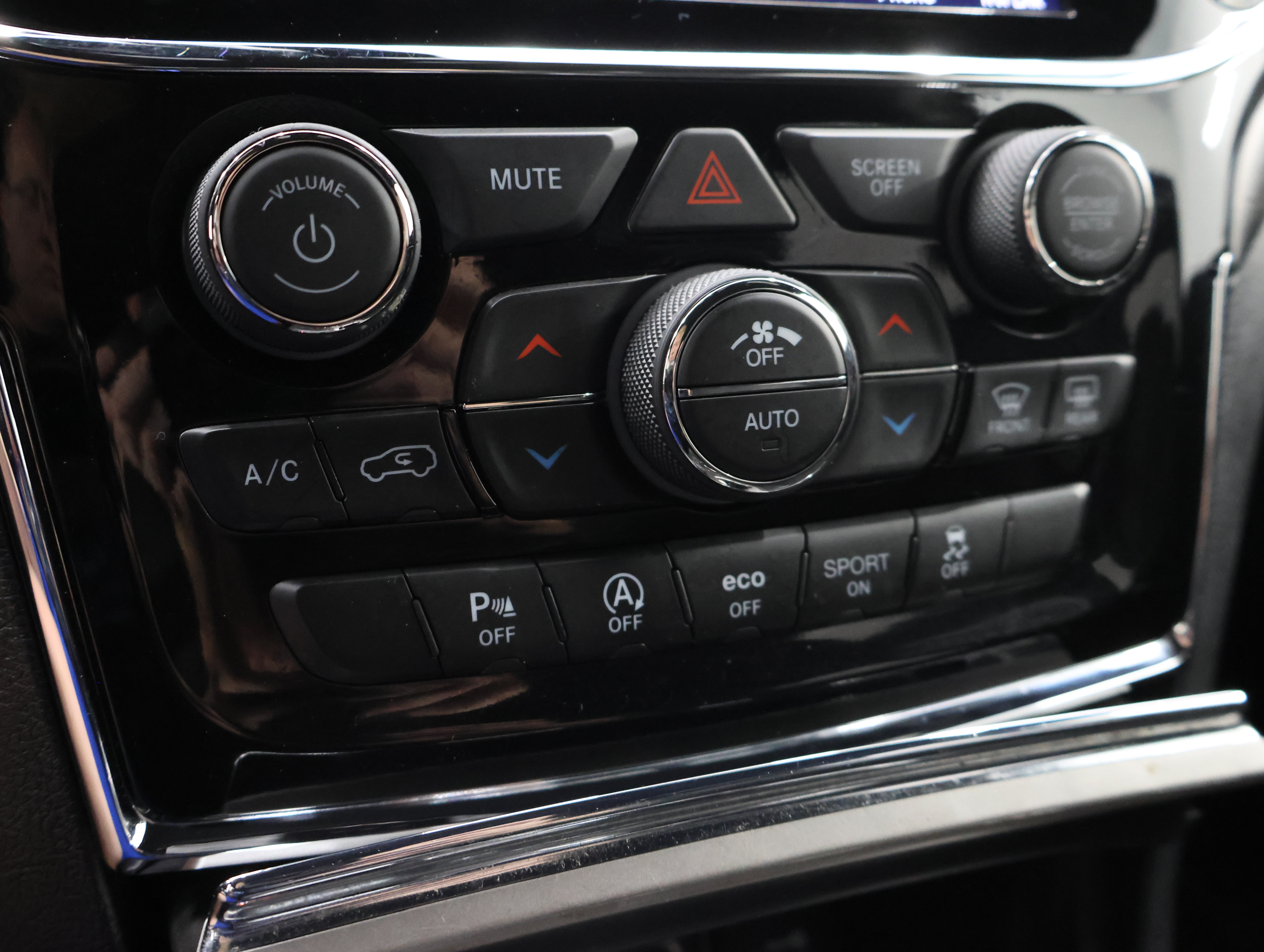 Used 2020 Jeep Grand Cherokee Altitude AWD/4WD image 48