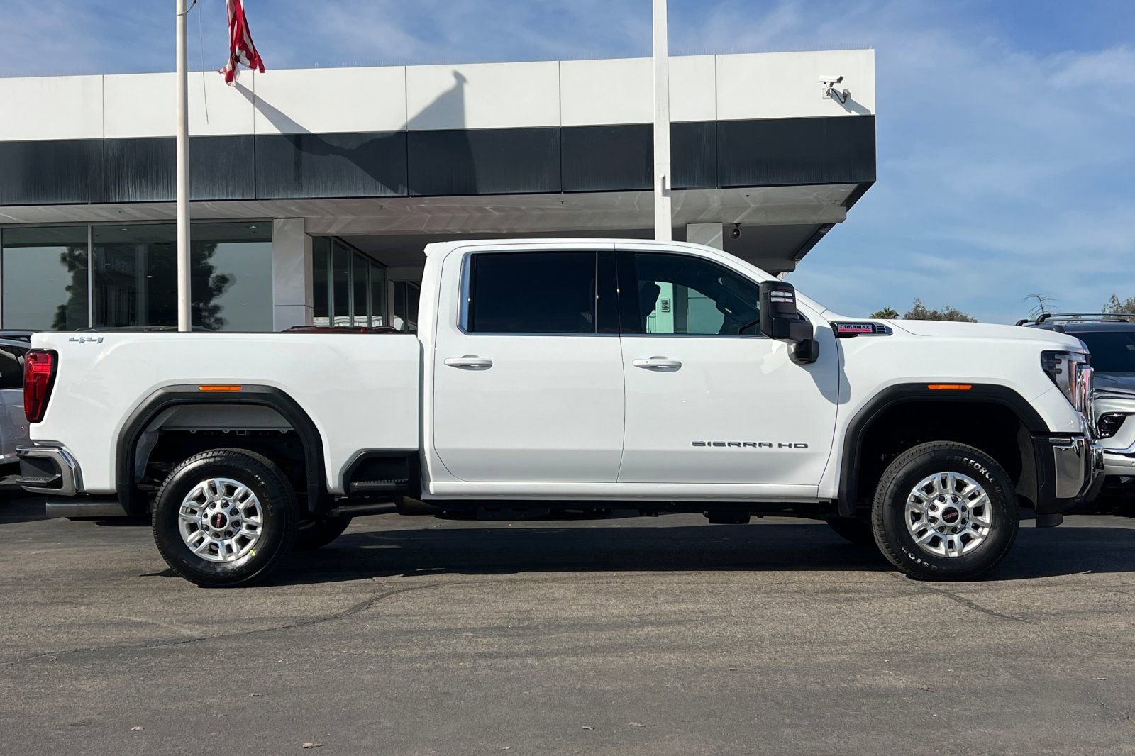 New 2026 GMC Sierra 2500 SLE image 4
