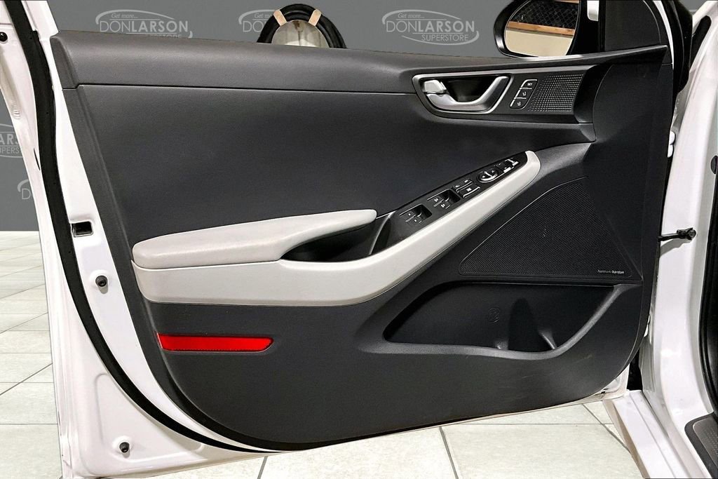 Used 2022 Hyundai Ioniq Limited image 11