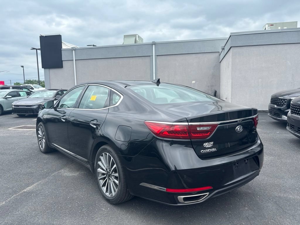 Used 2017 Kia Cadenza Premium w/ Luxury Package FWD image 5