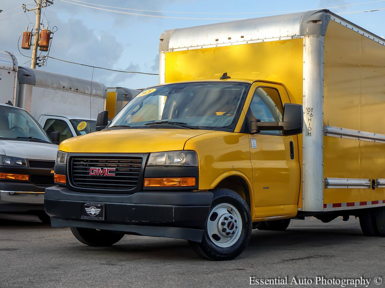 Used 2021 GMC Savana 3500 Extended w/ Power Convenience Package RWD image 2