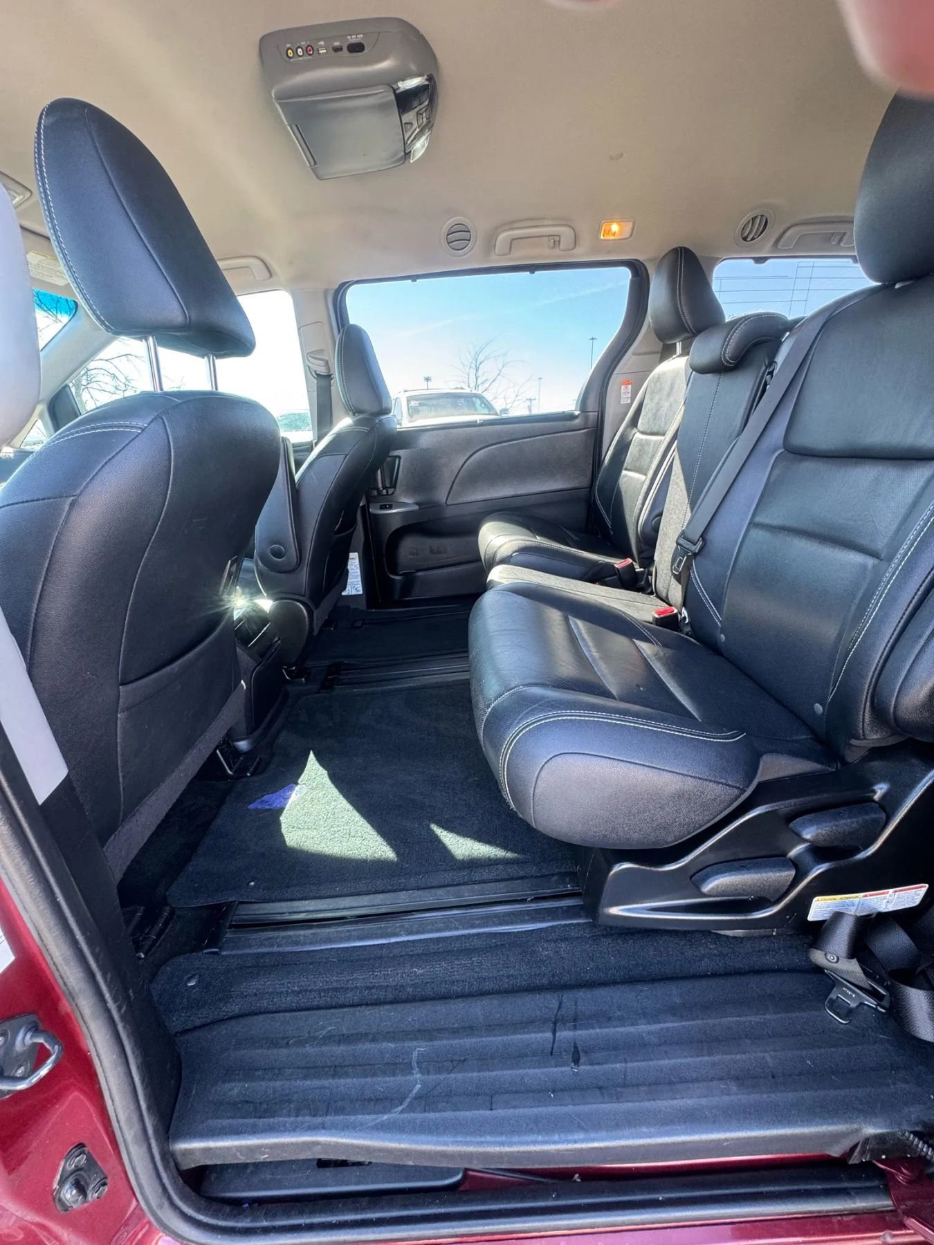 Used 2015 Toyota Sienna SE image 20