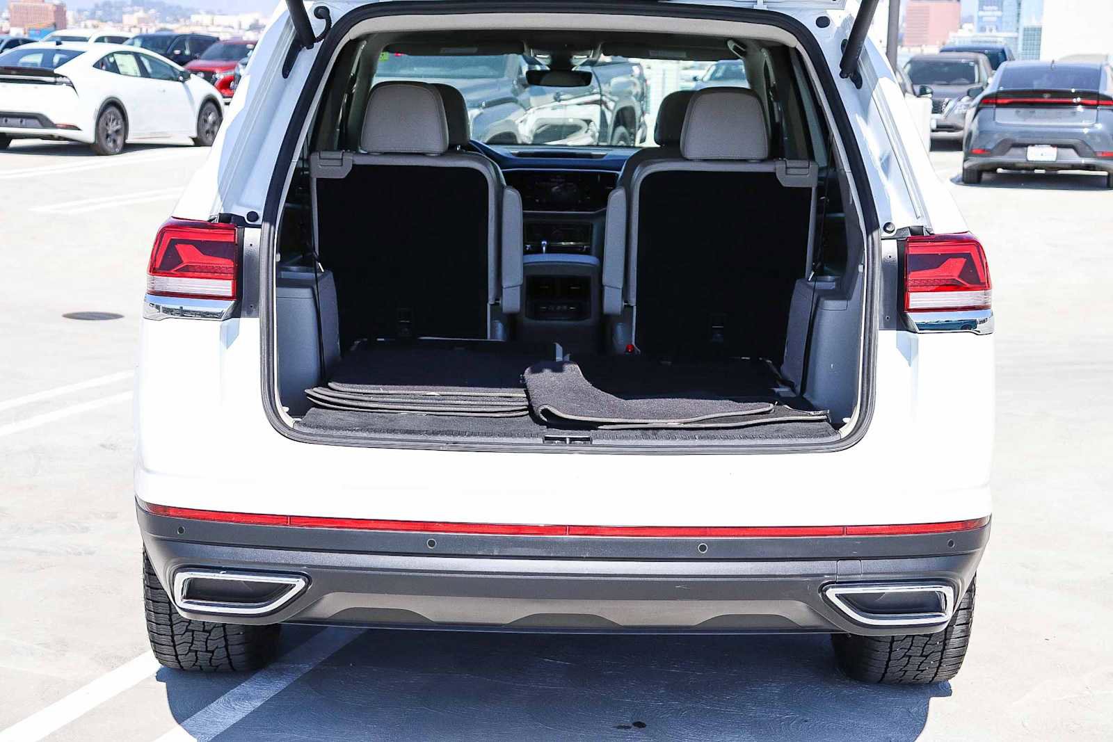 Used 2021 Volkswagen Atlas SEL Premium image 29