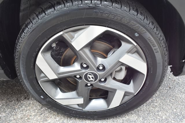 Used 2025 Hyundai Venue Limited FWD image 36