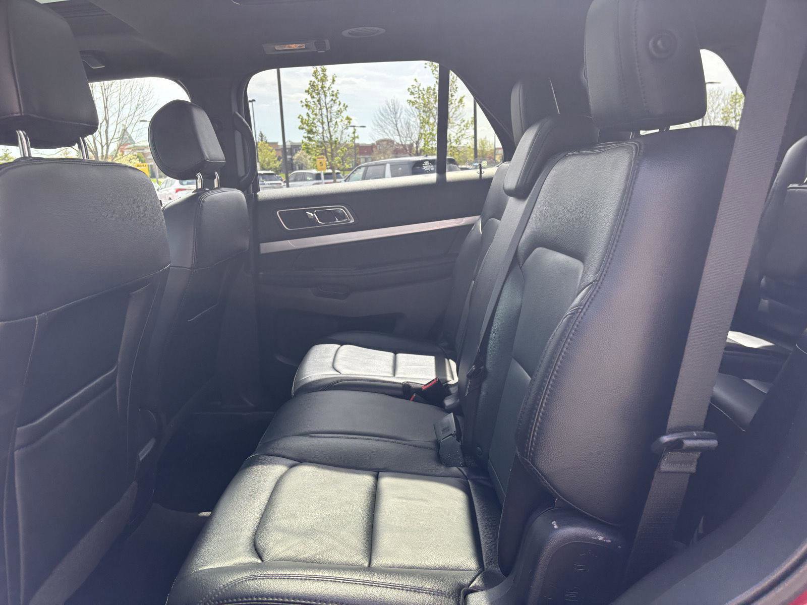 Used 2016 Ford Explorer XLT w/ Equipment Group 202A AWD/4WD image 19