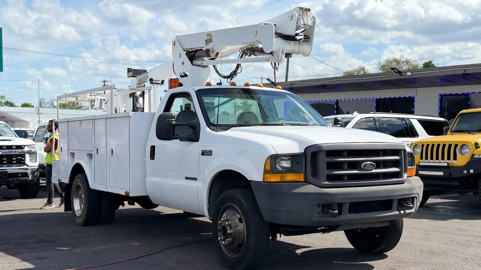 Used 2000 Ford F550 2WD Regular Cab Super Duty image 3