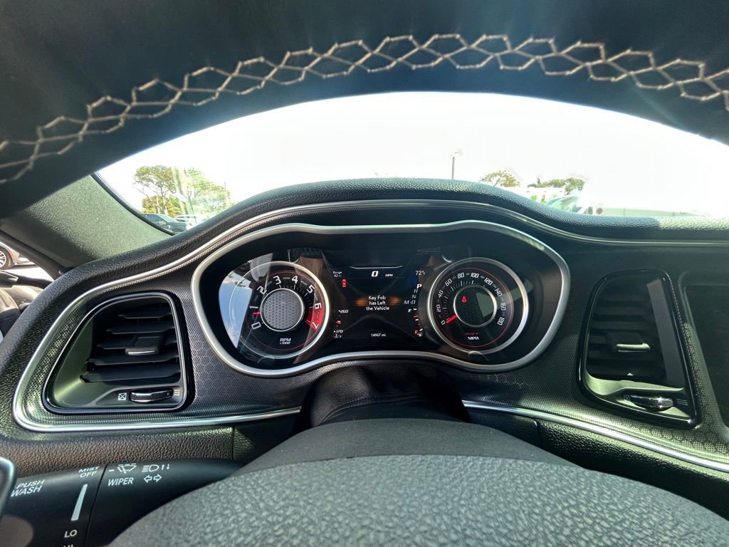 Used 2015 Dodge Challenger SRT image 38