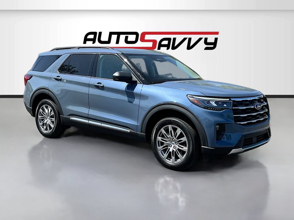 Used 2025 Ford Explorer Active AWD/4WD image 1