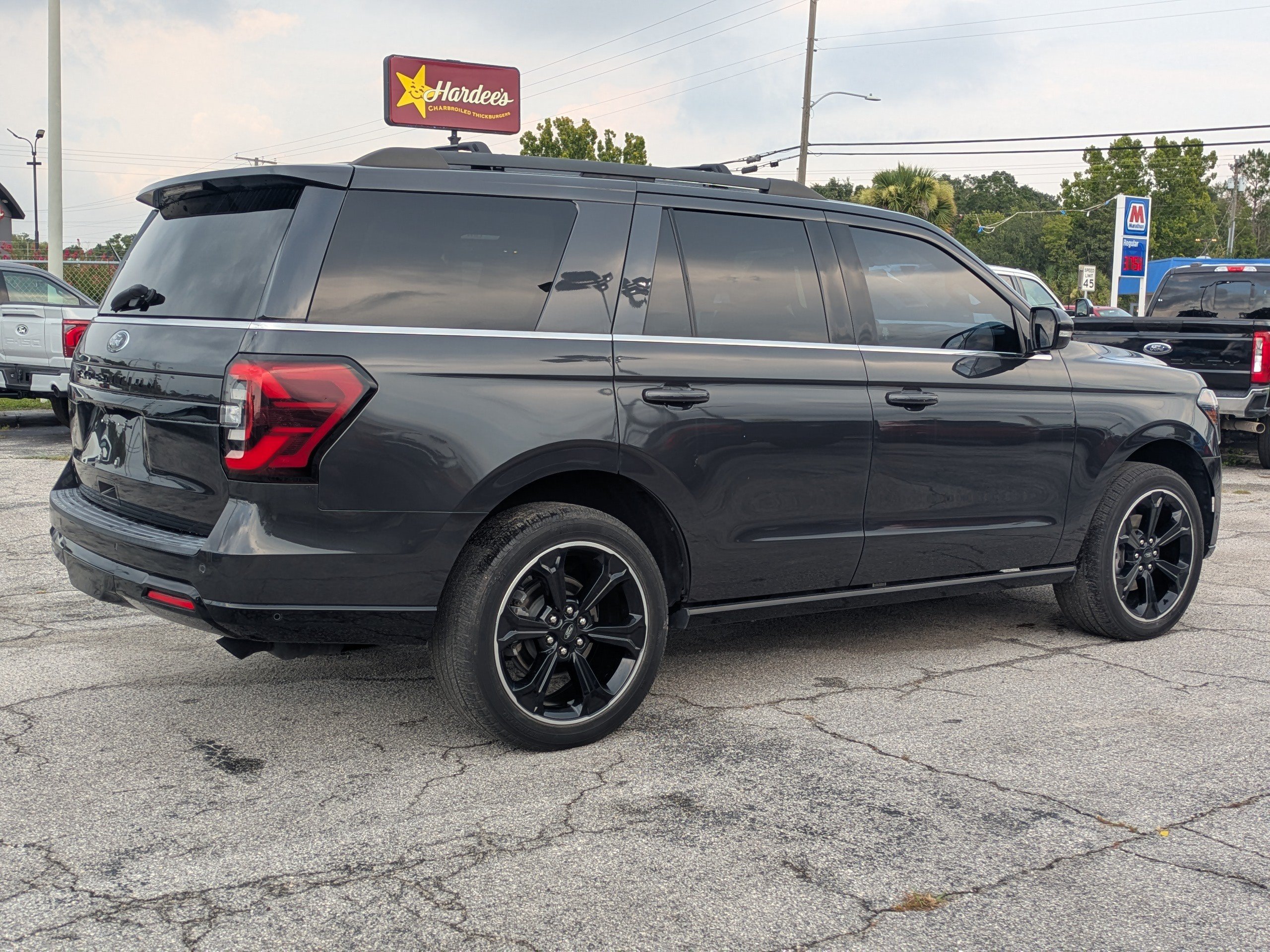 Used 2022 Ford Expedition Limited AWD/4WD image 4