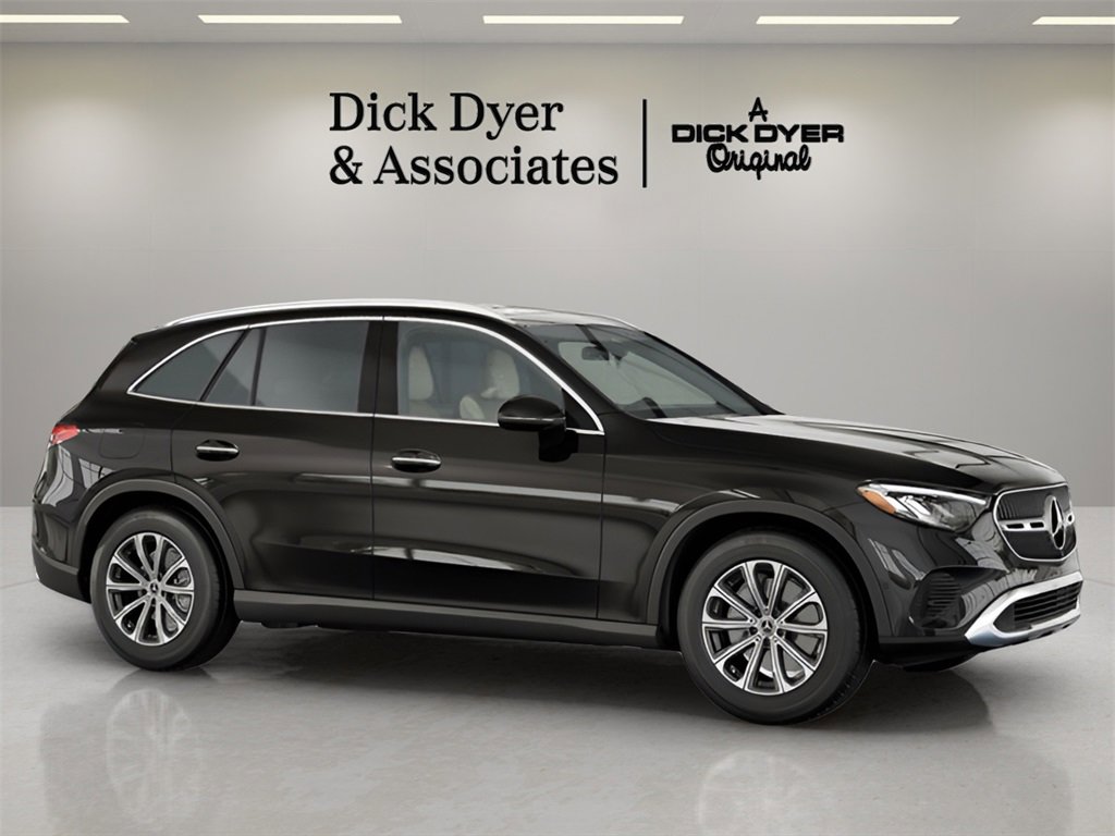 Used 2025 Mercedes-Benz GLC 300 4MATIC image 2