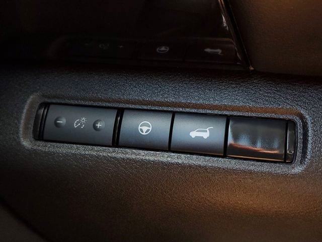 Used 2026 Nissan Pathfinder SV FWD image 35