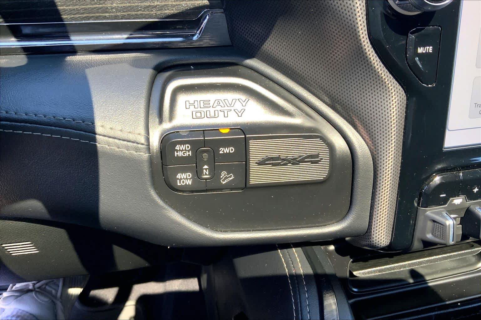 Used 2022 RAM 2500 Limited AWD/4WD image 32