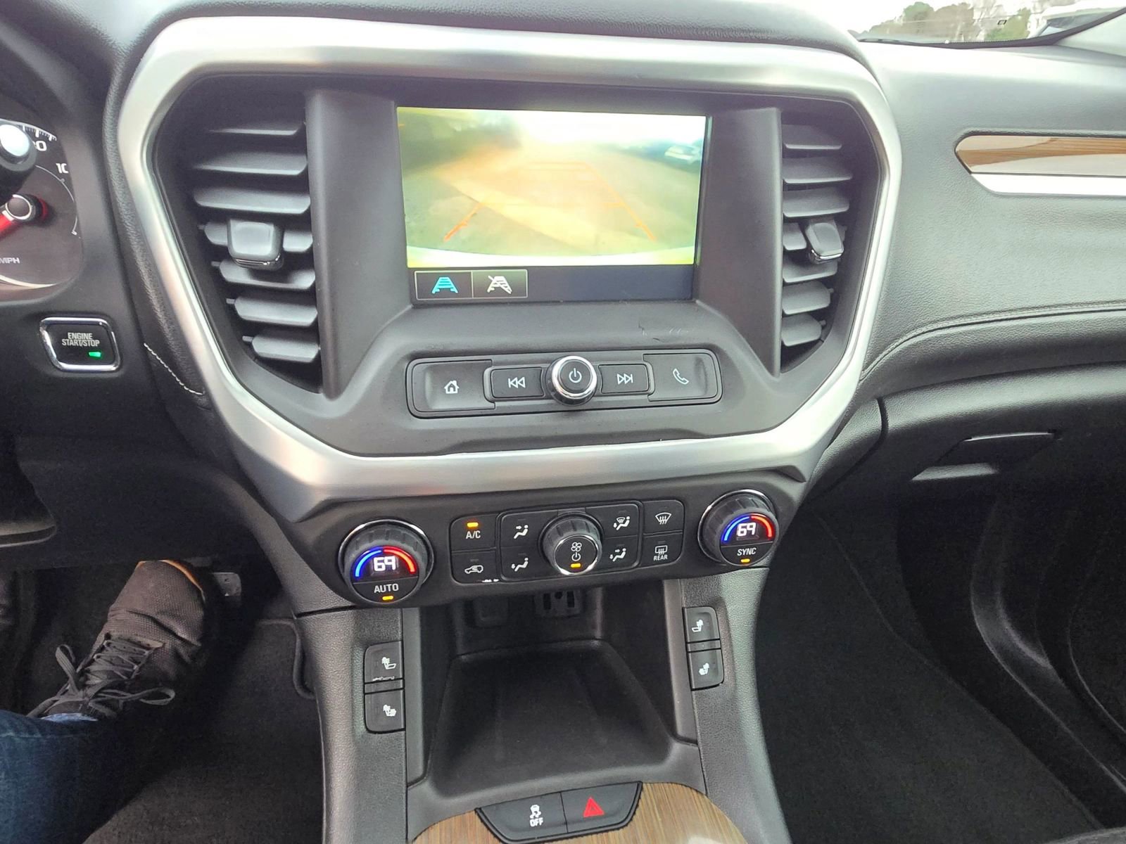 Used 2018 GMC Acadia SLE image 8