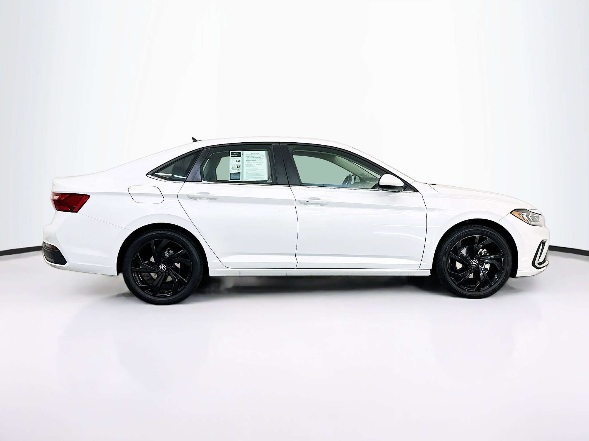 Used 2025 Volkswagen Jetta SE image 10