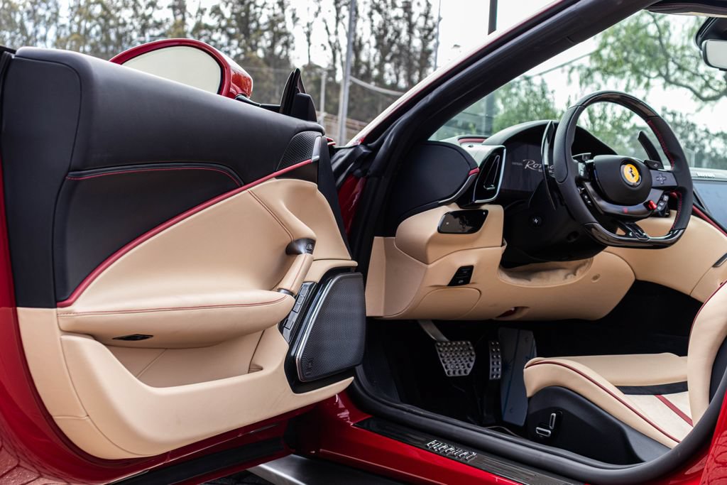 Certified 2025 Ferrari Roma Spider RWD image 32
