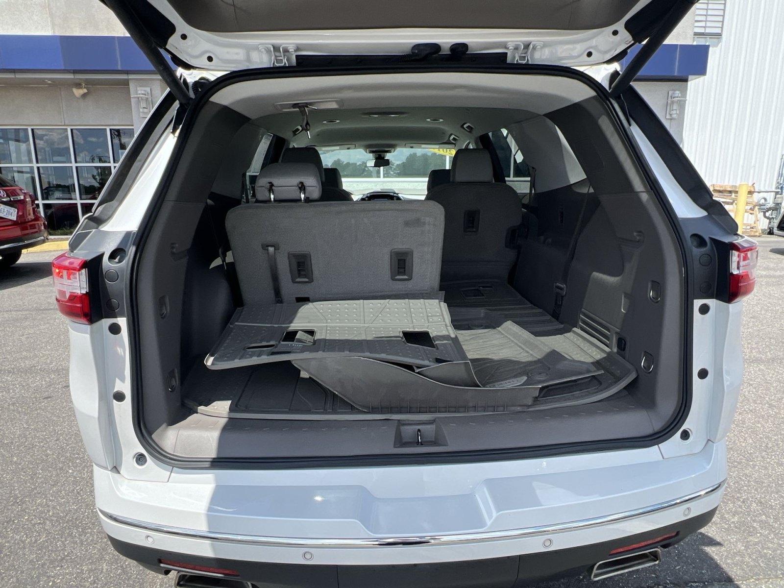 Used 2019 Chevrolet Traverse Premier w/ Driver Confidence II Package FWD image 24