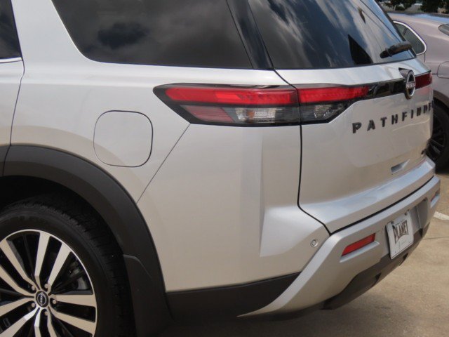 Used 2024 Nissan Pathfinder Platinum w/ Lighting Package (N93) FWD image 14