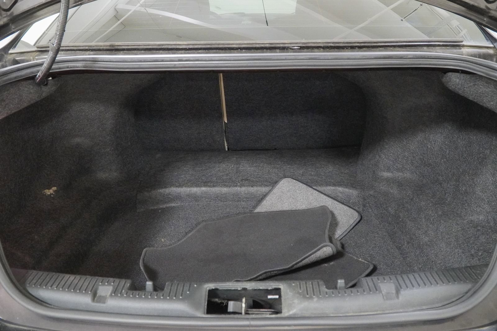 Used 2014 Ford Taurus SE FWD image 9