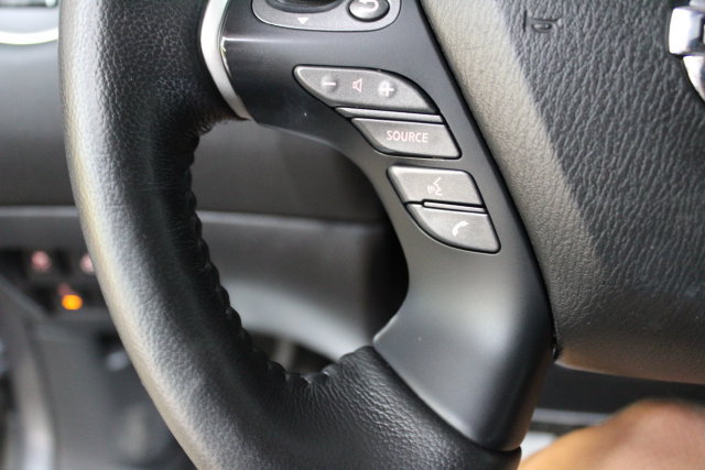 Used 2020 Nissan Pathfinder SV AWD/4WD image 16