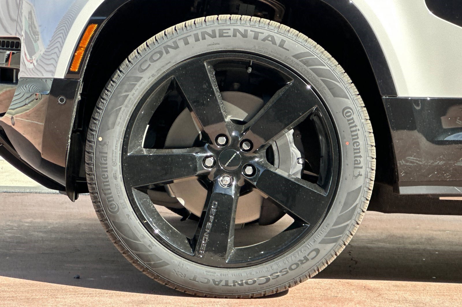 New 2026 Land Rover Defender 110 X-Dynamic SE image 13