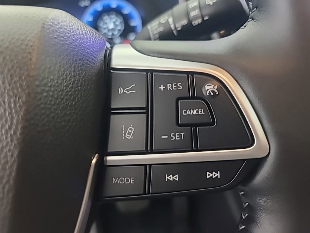 Used 2025 Toyota Highlander Platinum image 34