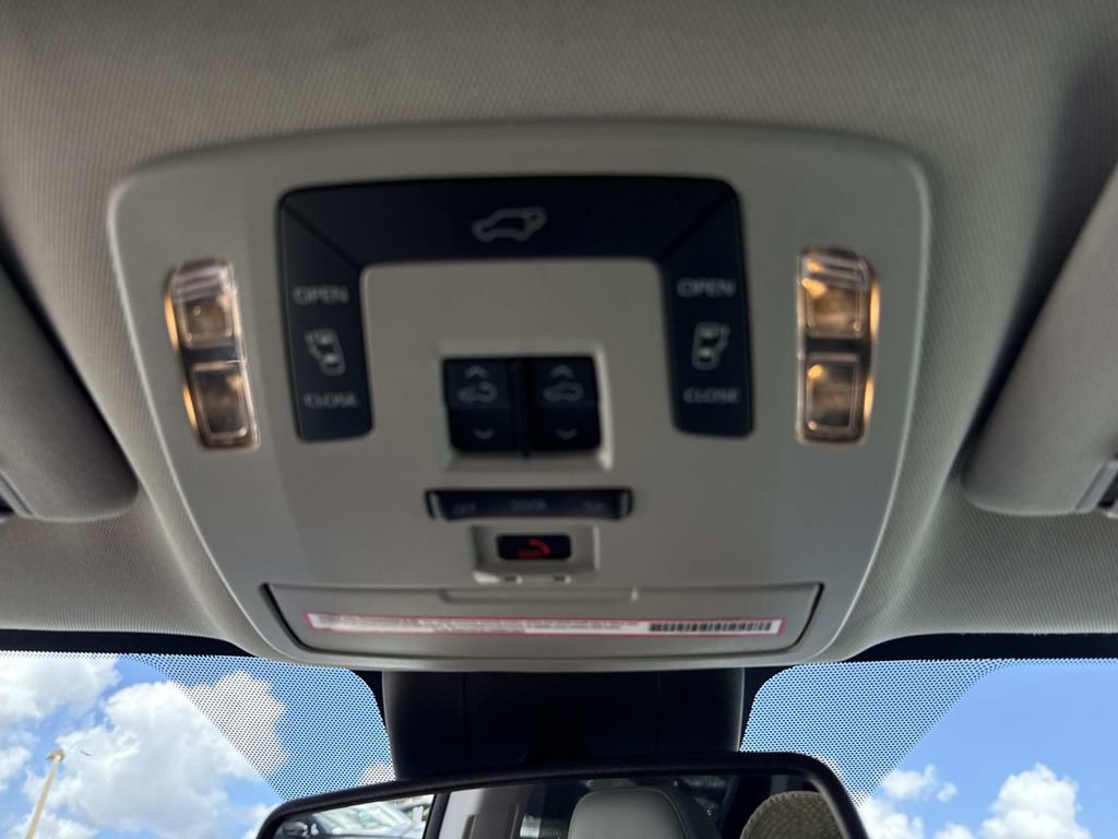 Used 2023 Toyota Sienna XLE image 44