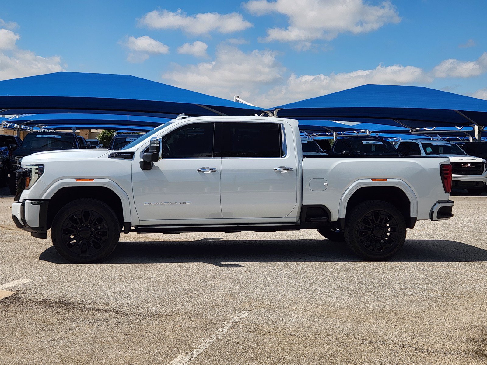 Used 2026 GMC Sierra 2500 Denali Ultimate AWD/4WD image 3
