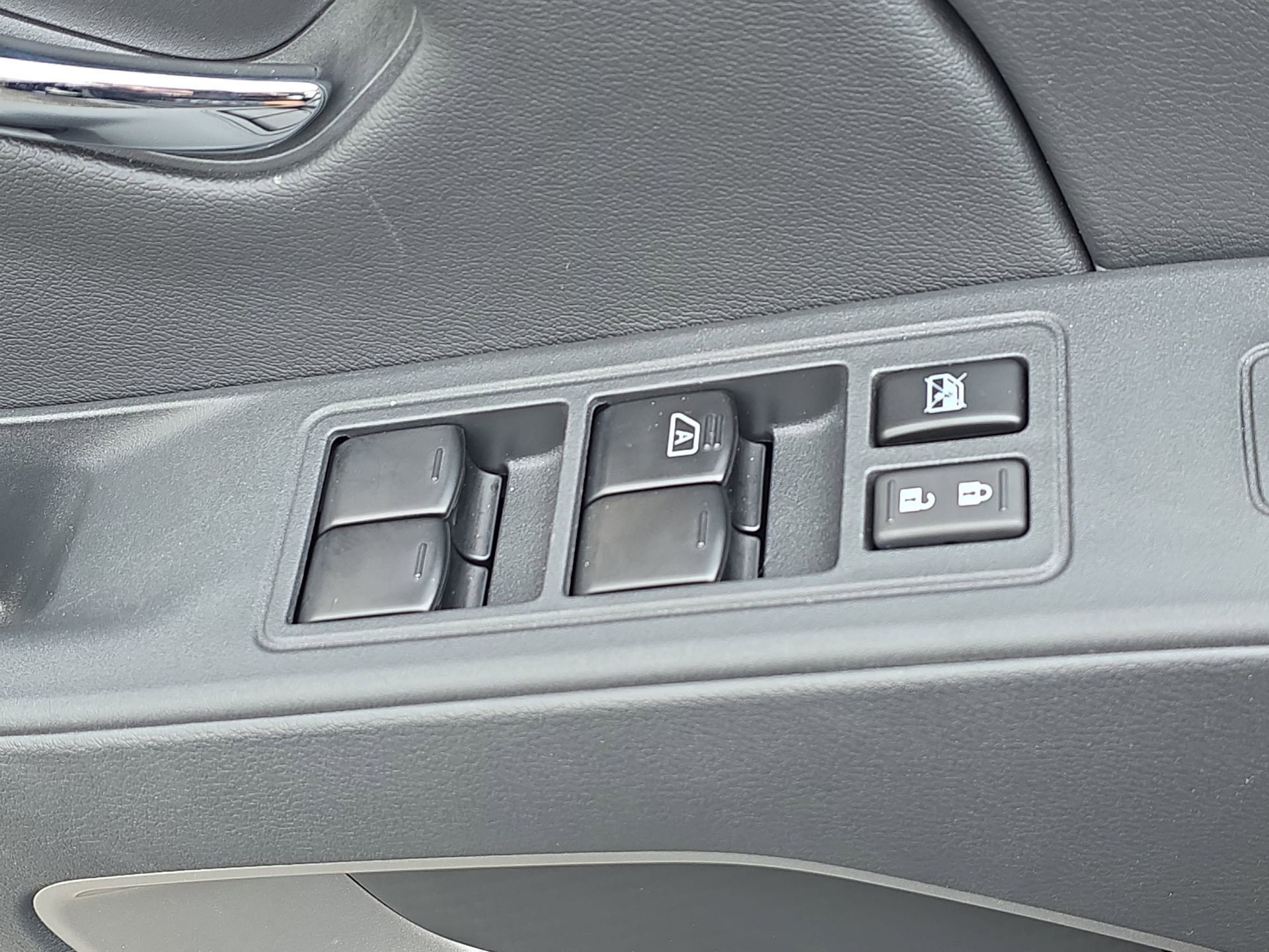 Certified 2025 Nissan Frontier SV w/ SV Convenience Package image 26