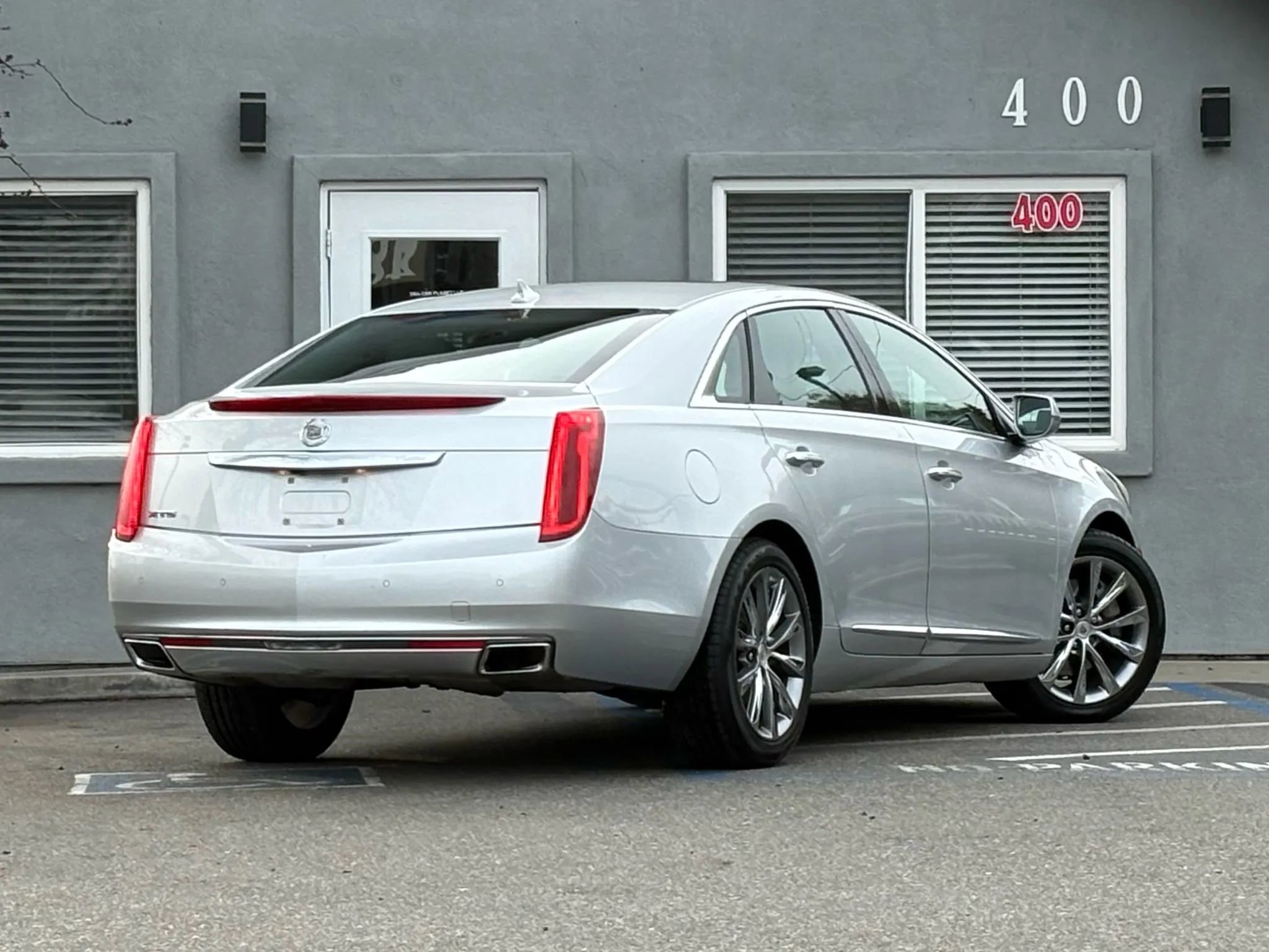 Used 2013 Cadillac XTS Luxury w/ Driver Awareness Package FWD image 5